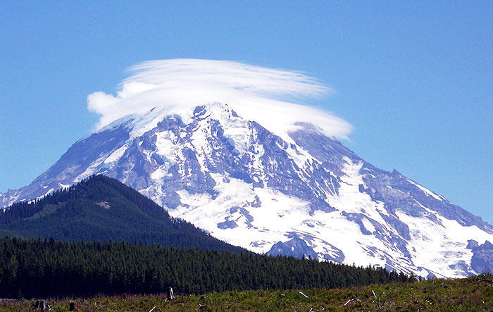 ワシントン州 Lenticular Clouds レーニア山