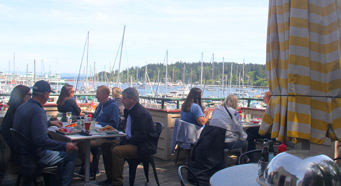 ワシントン州ベインブリッジアイランド(Bainbridge Island)Harbour Public House デッキ